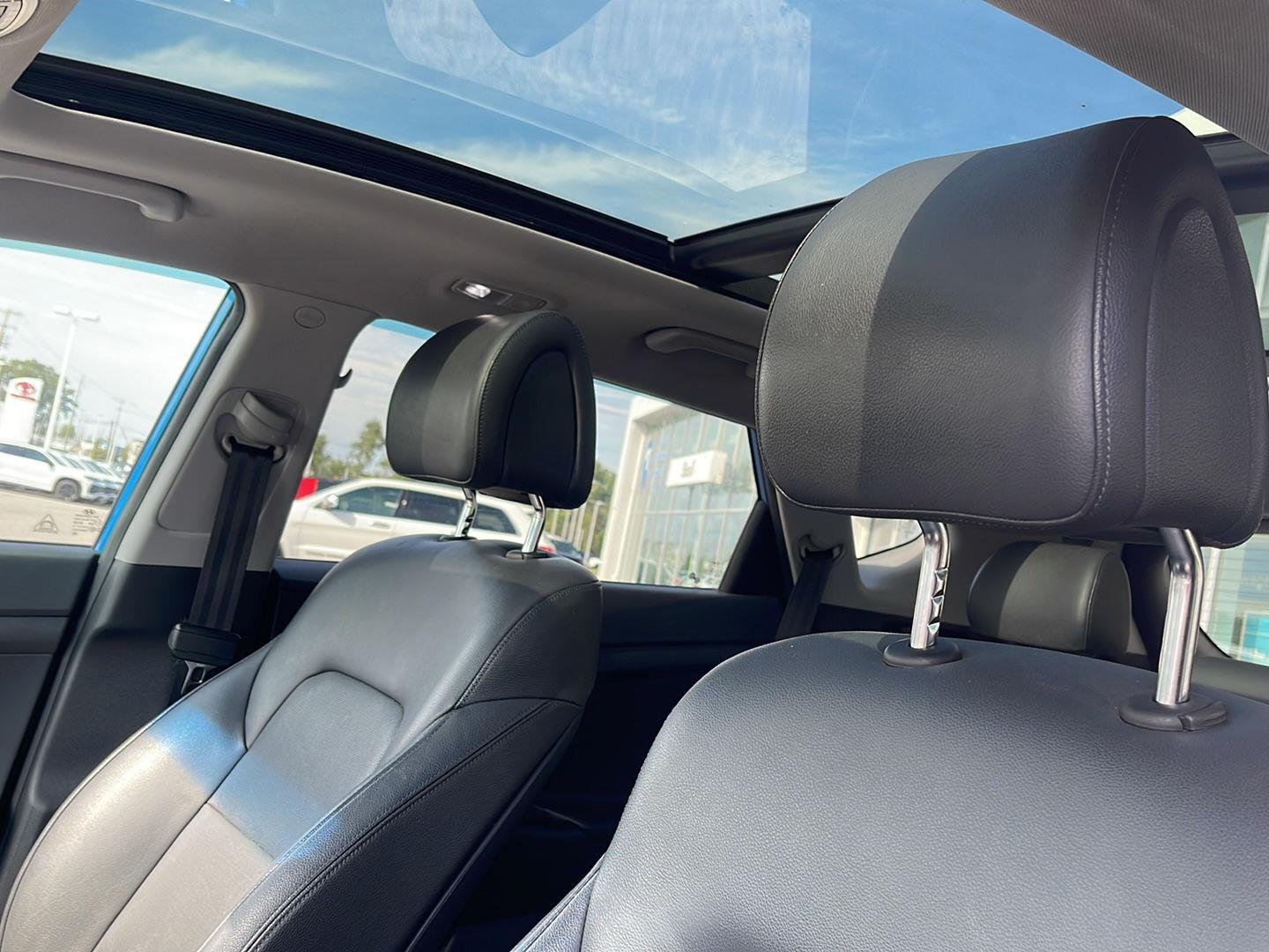 Used 2016 Caribbean Blue Hyundai Limited image 8