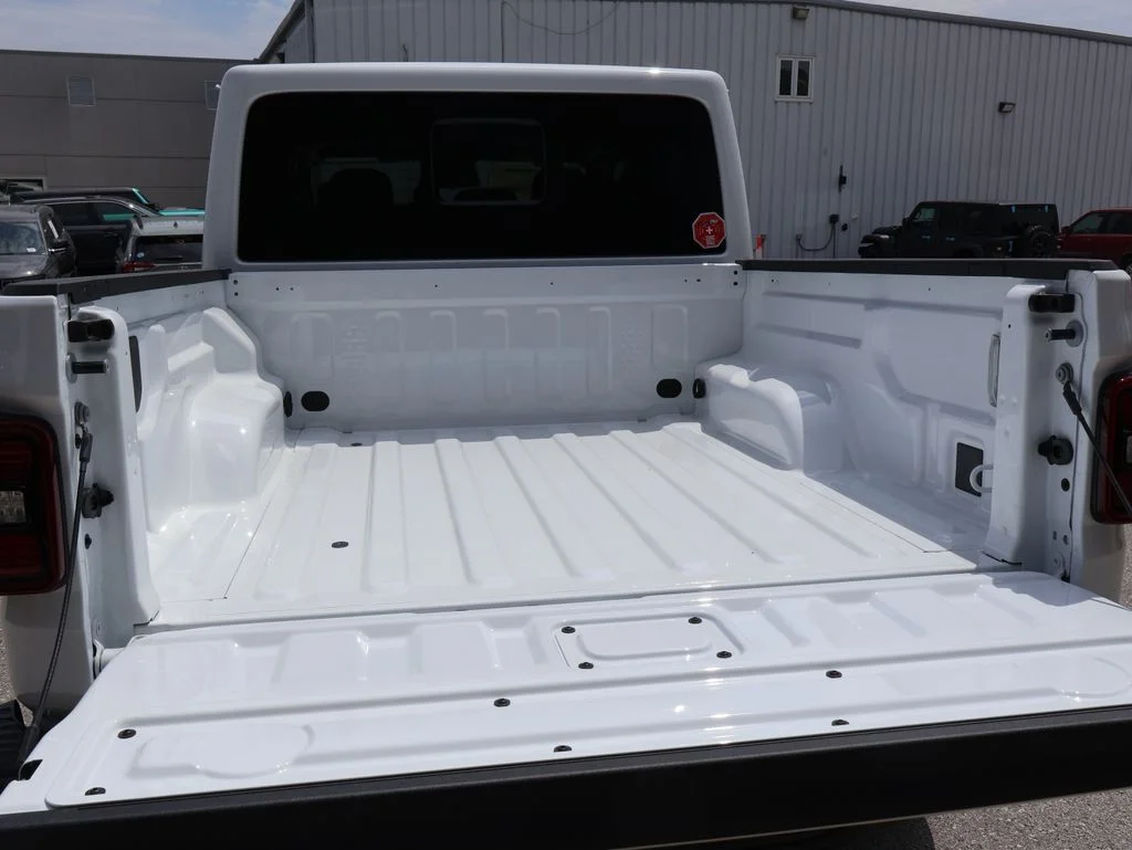 New 2026 Bright White Clear-Coat Exterior Paint Jeep Mojave image 15