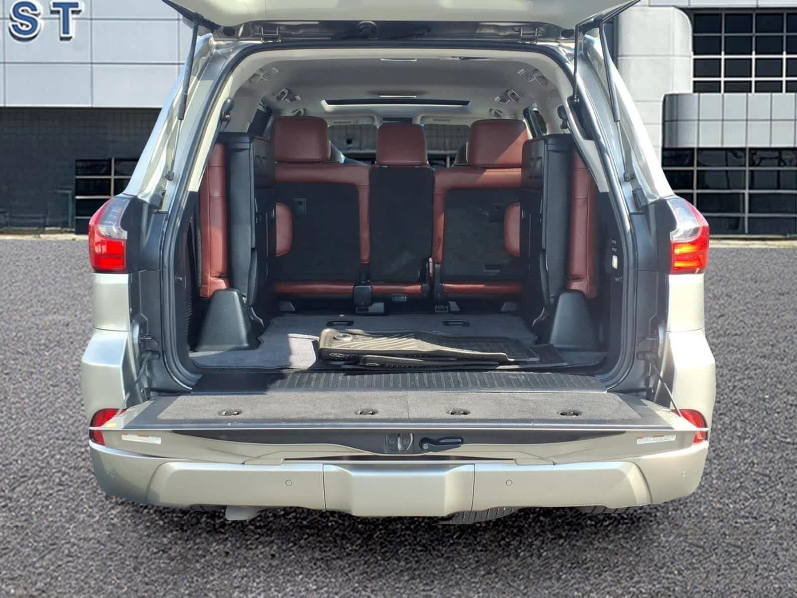 Used 2019 Atomic Silver Lexus  image 6