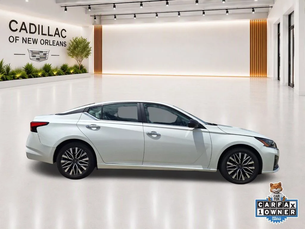 Used 2024 White Nissan 2.5 SV image 2