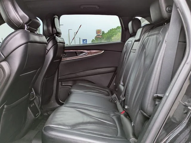 Used 2020 Black Lincoln Reserve image 12