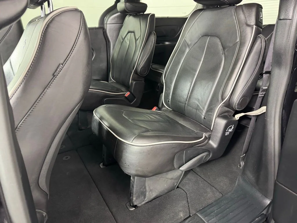 Used 2025 Black Chrysler Limited image 23