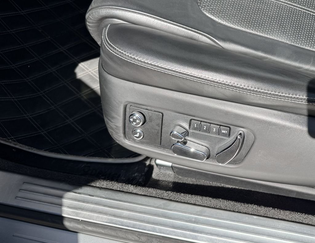 Used 2012 Black Bentley Base image 18