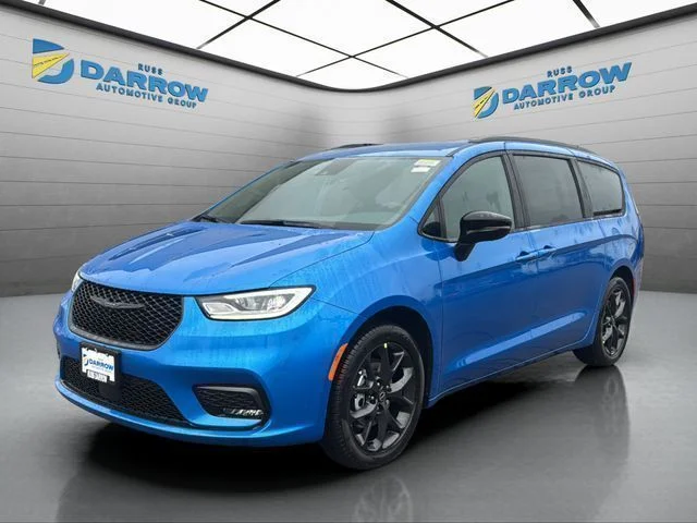 2026 Chrysler Pacifica Select's photo