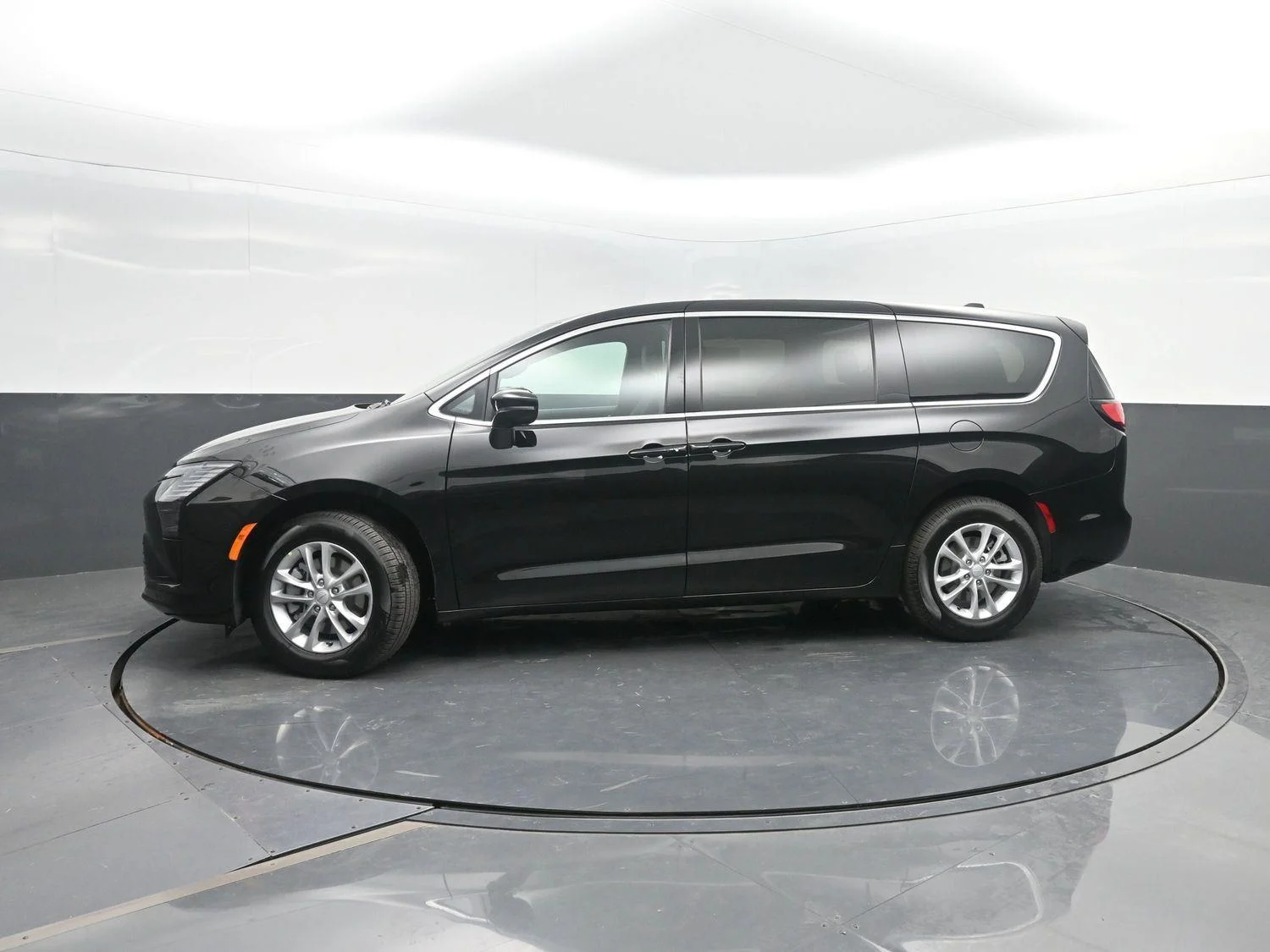New 2027 Diamond Black Crystal Pearl-Coat Exterior Paint Chrysler Select image 1