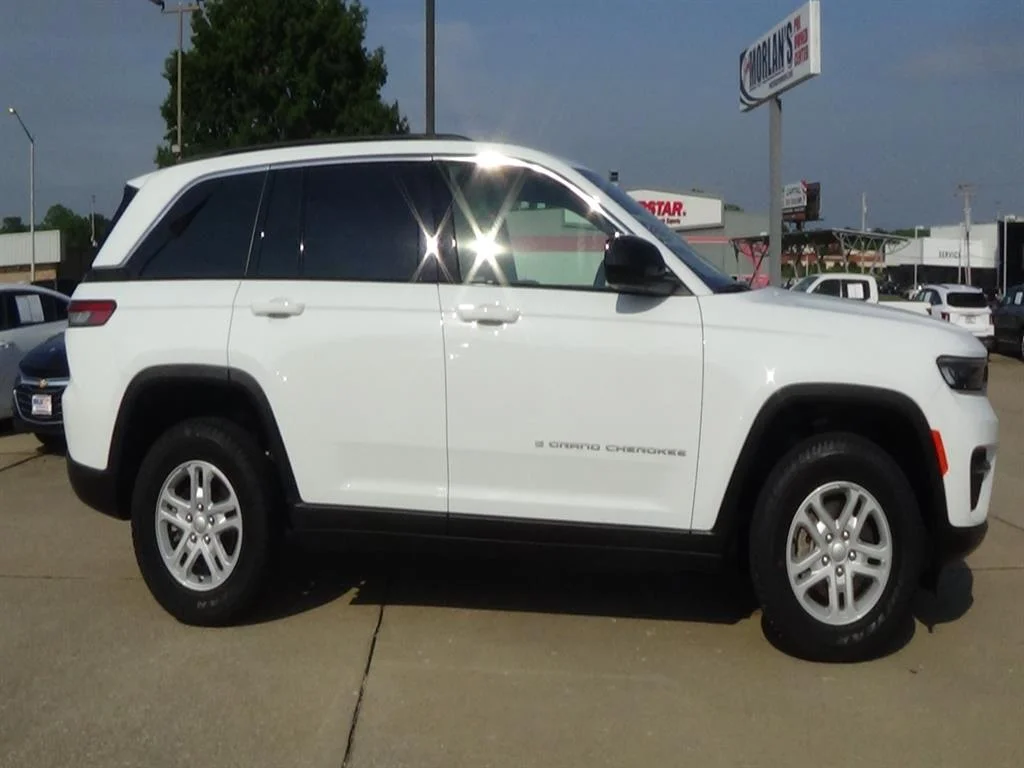 Used 2023 Bright White Clear Coat (pw7) Jeep 4xe image 5