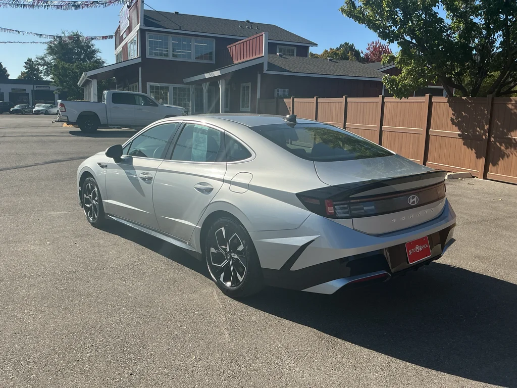 Used 2025 Aero Silver Hyundai SEL image 7
