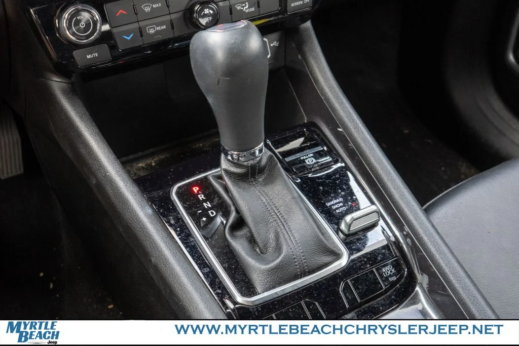 Certified Used 2023 Bright White Clearcoat Jeep Latitude image 25