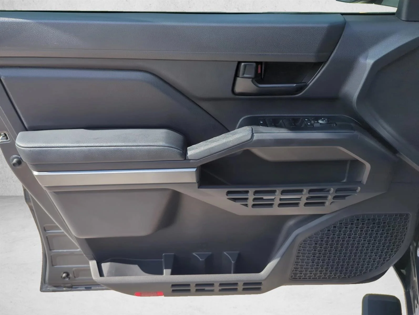 Used 2024 Underground Toyota SR5 image 13