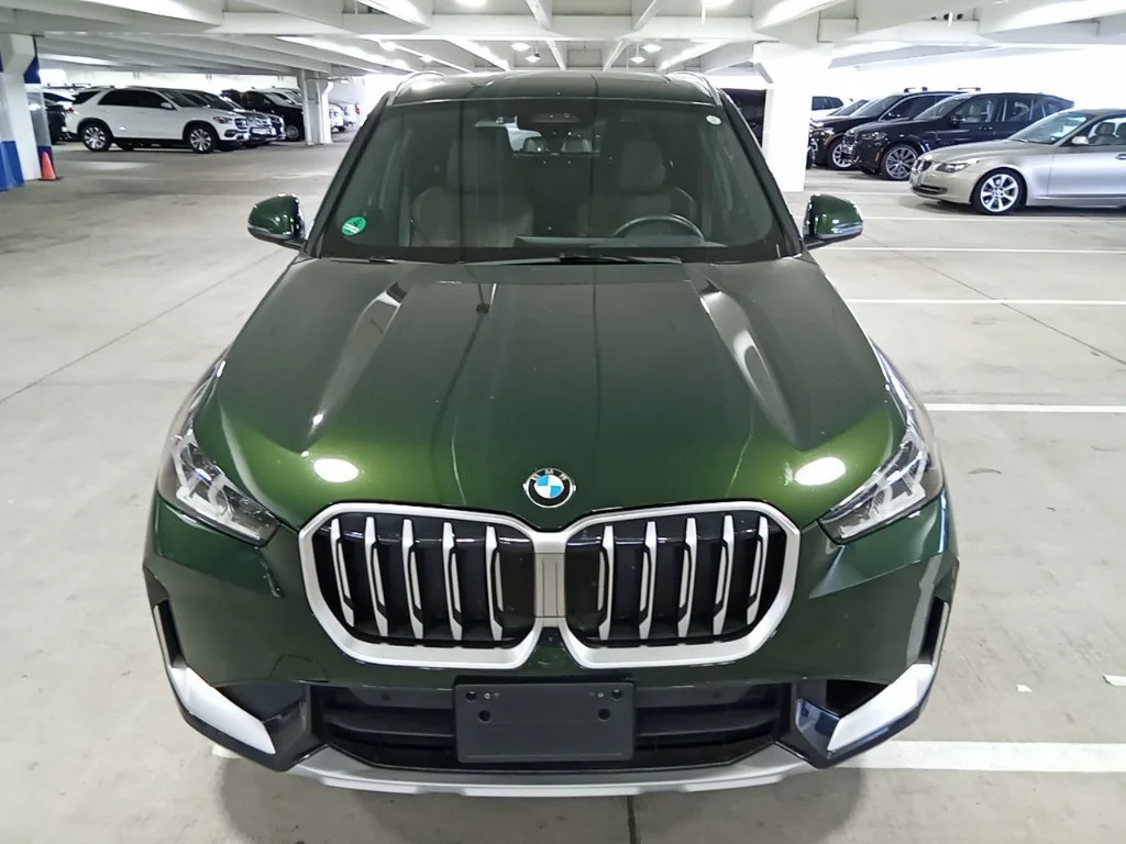 Used 2025 Blue Bay Lagoon Metallic BMW xDrive28i image 2