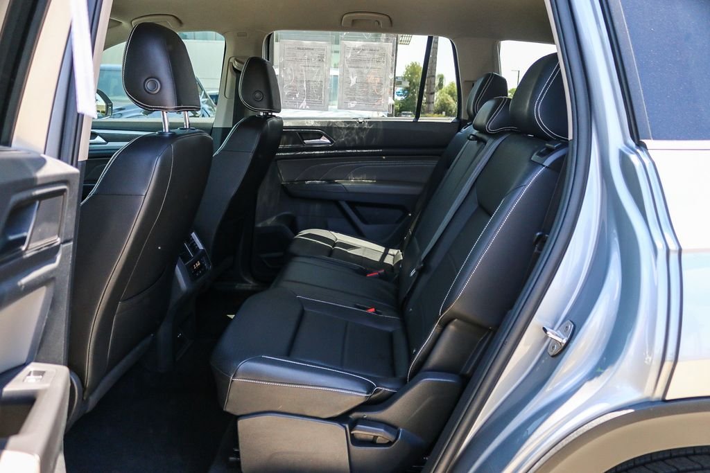 Used 2023 Silver Volkswagen 3.6L V6 SE w/Technology image 20