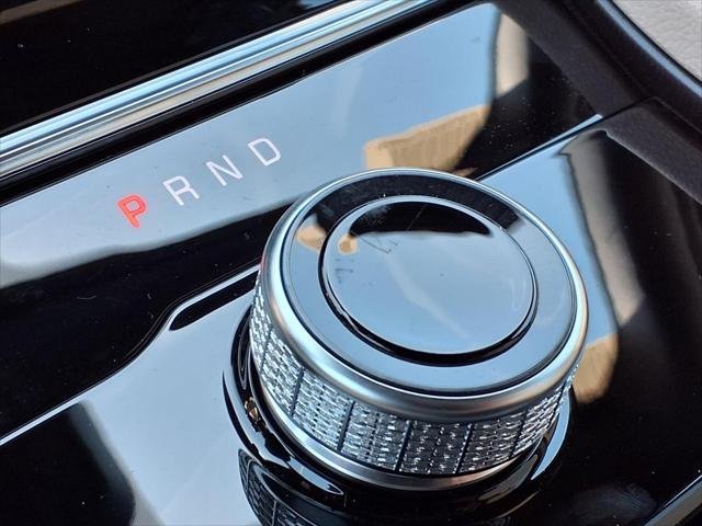 New 2026 Diamond Black Crystal Pearl-Coat Exterior Paint Jeep Limited image 13