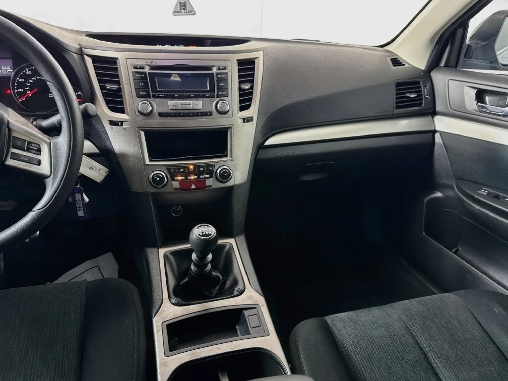 Used 2013 Silver Subaru 2.5i image 25