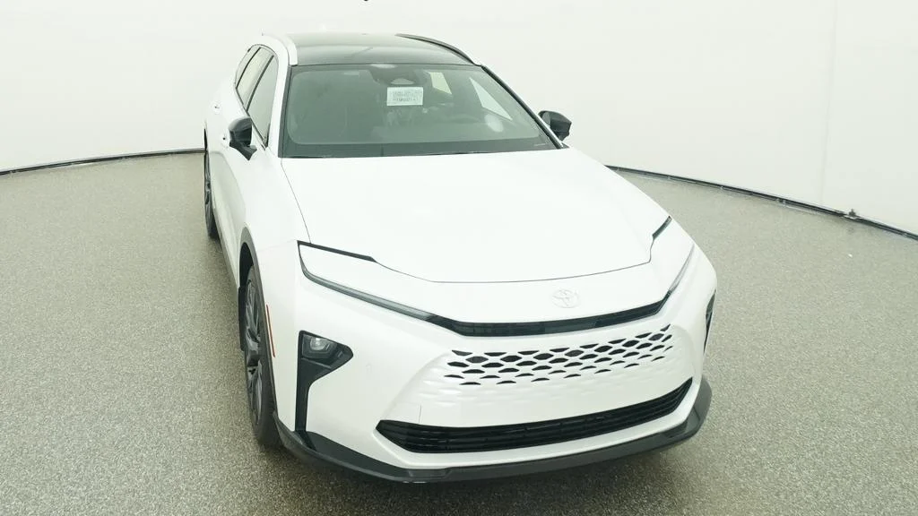 New 2026 Oxygen White Toyota Limited image 8