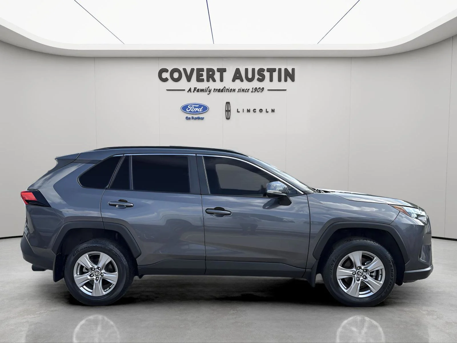 Used 2025 Gray Toyota XLE image 6