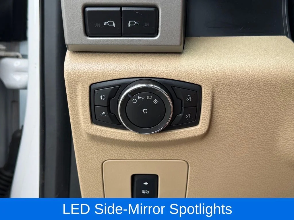 Used 2015 White Ford Lariat image 35