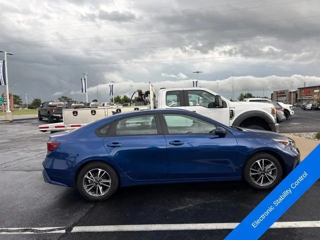 Used 2024 Deep Sea Blue Kia LXS image 4