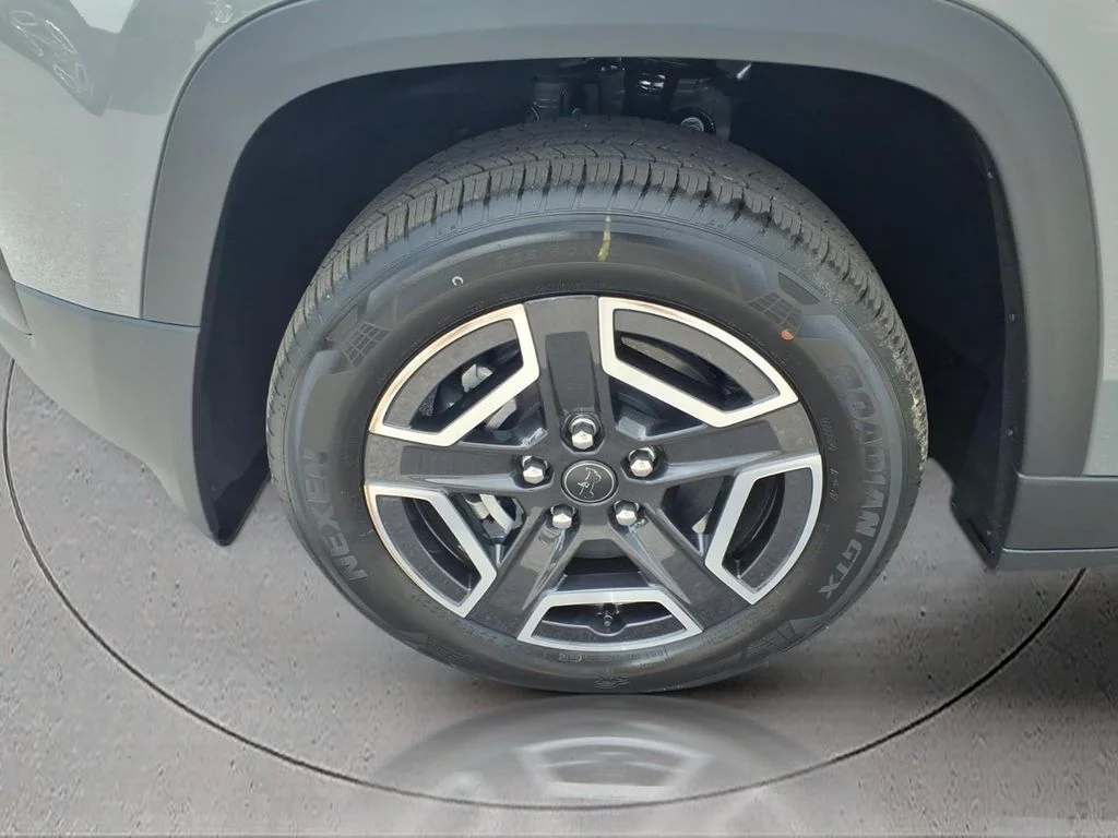 New 2026 Sting-Gray Clear-Coat Exterior Paint Jeep Laredo image 4