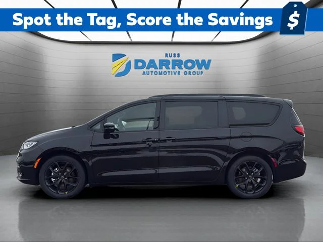 New 2026 Diamond Black Crystal Pearl-Coat Exterior Paint Chrysler Limited image 2