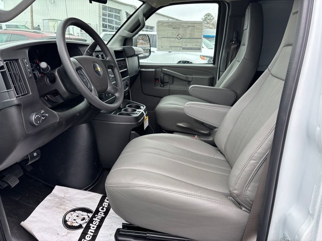 2025 Chevrolet Express Cargo Work Van - Photo 9