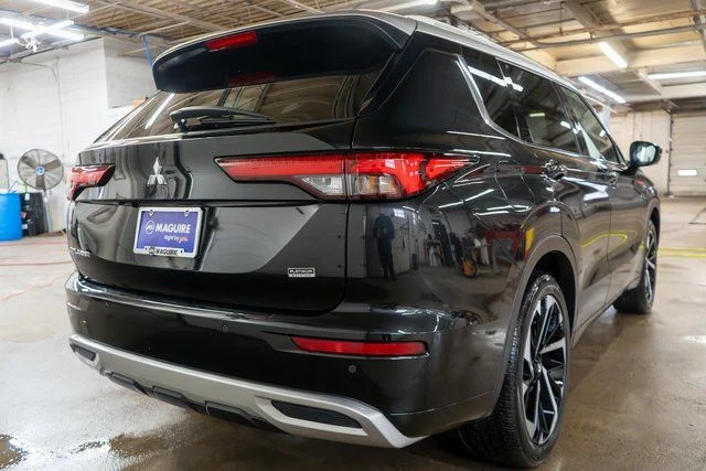 Used 2024 Black Mitsubishi  image 6