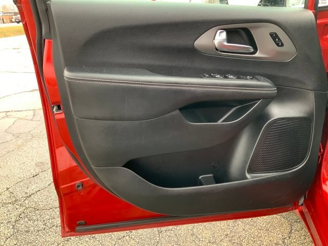 2025 Chrysler Pacifica Select - Photo 14