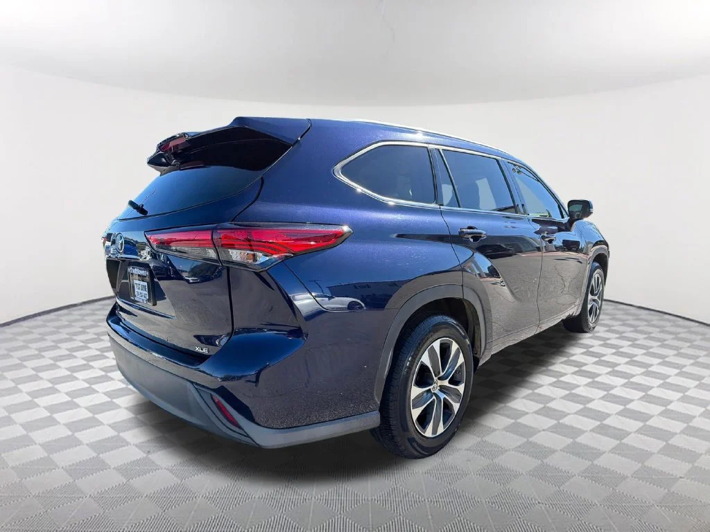 Used 2022 Blue Toyota XLE image 5