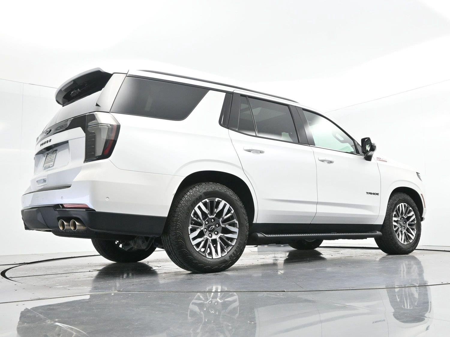 Used 2025 Iridescent Pearl Tricoat Chevrolet Z71 image 48