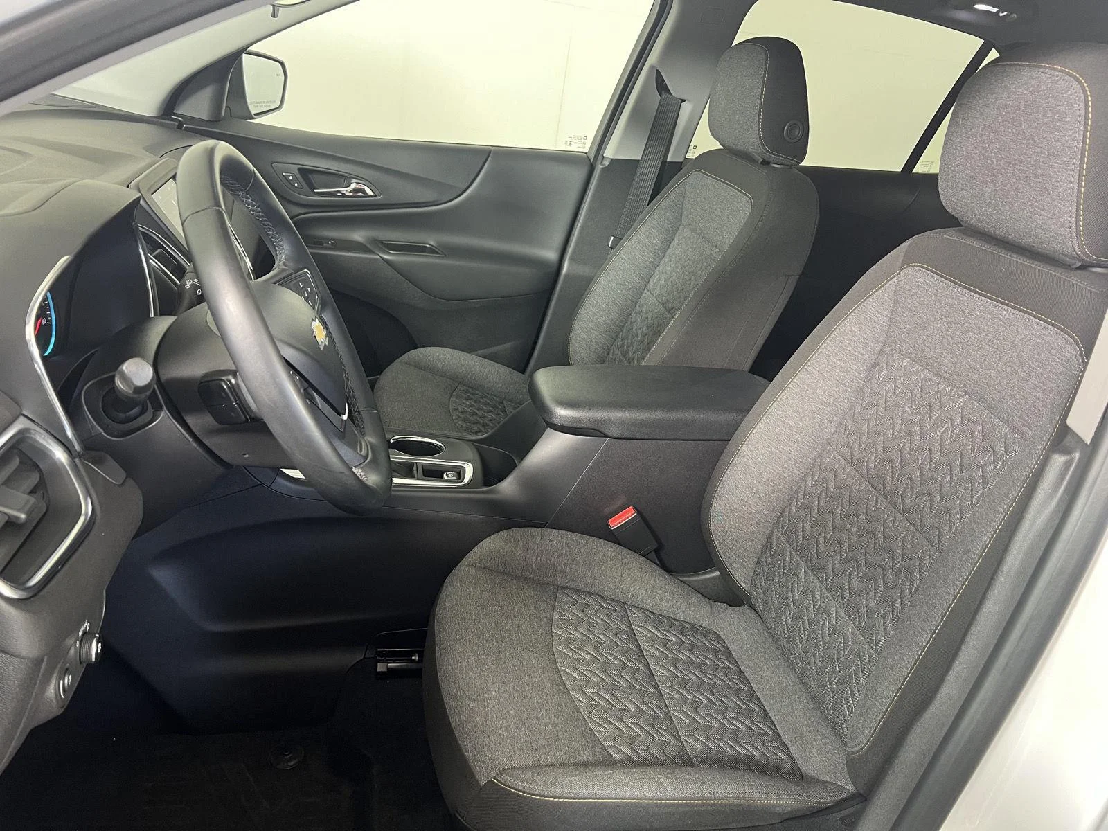 Used 2024 Summit White Chevrolet LT image 5