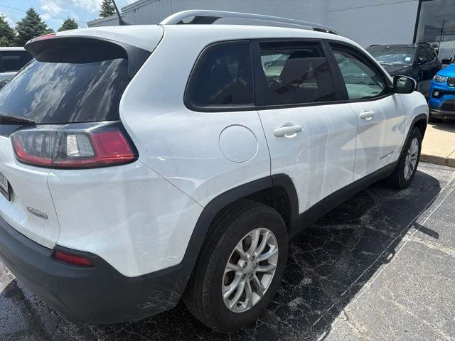 Used 2020 White Jeep Latitude image 8