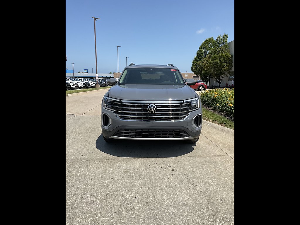 New 2026 Pure Gray Volkswagen SE 4Motion image 2