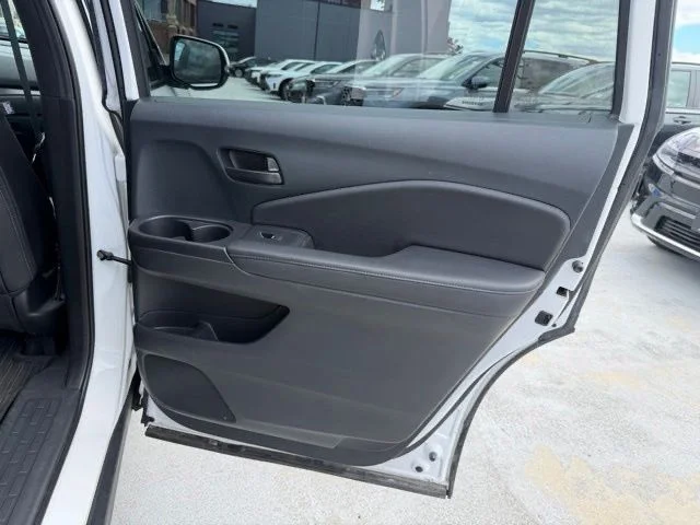 Used 2023  Honda EX-L image 16