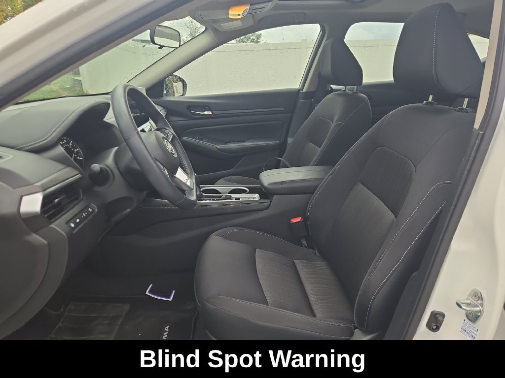 Used 2024 White Nissan 2.5 SV image 19