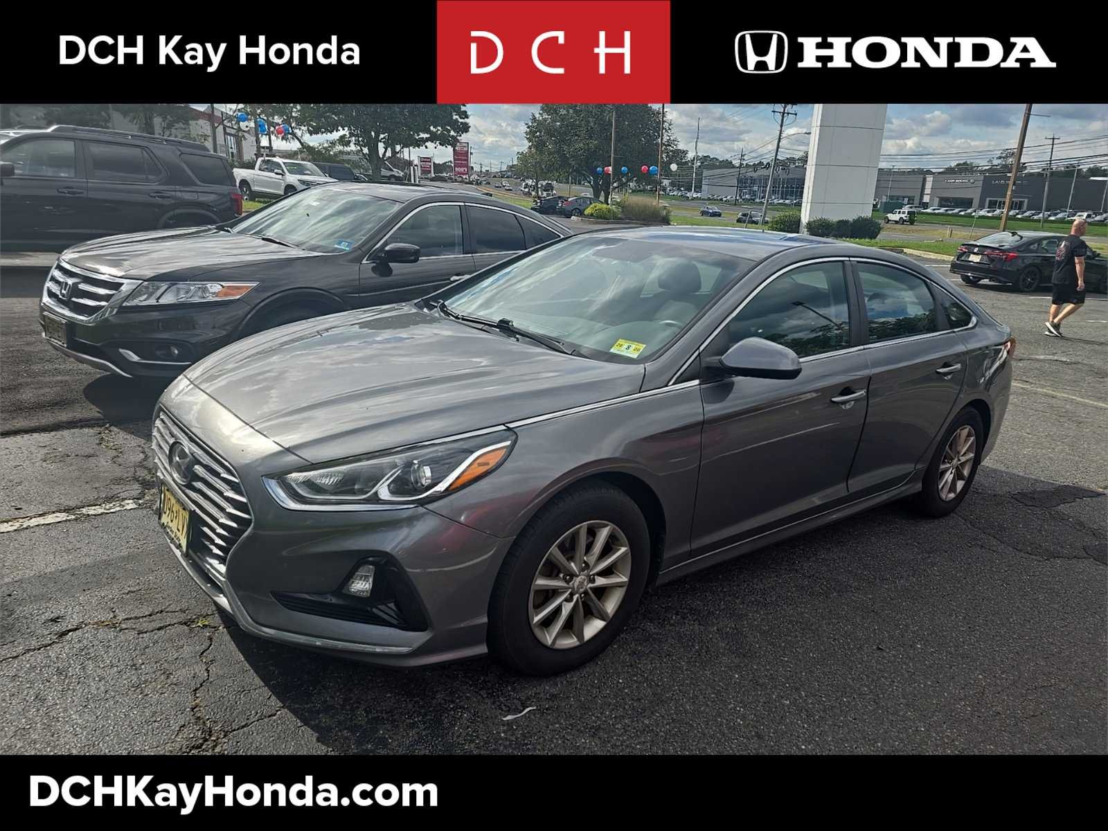 Used 2019 Machine Gray Hyundai SE image 1