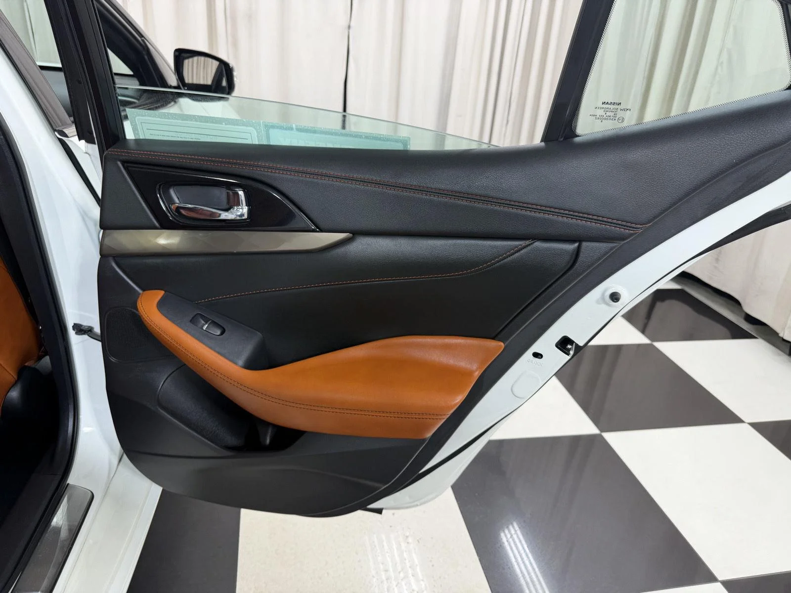 Used 2019 Pearl White Tricoat Nissan Platinum image 37
