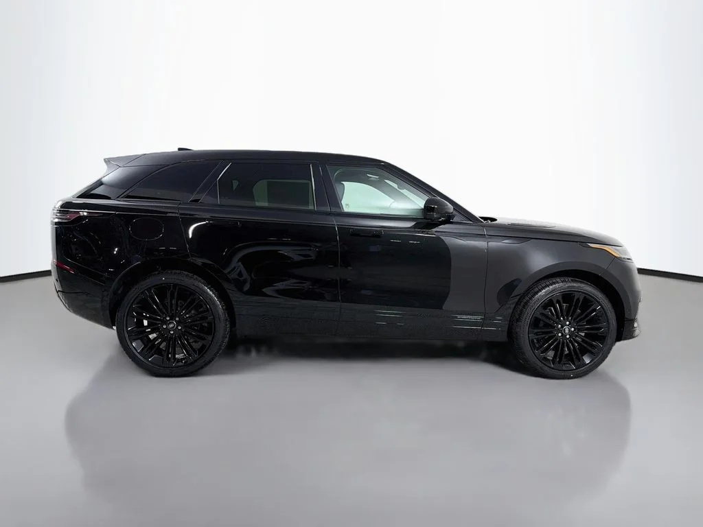 New 2026 Santorini Black Land Rover Belgravia Edition image 4