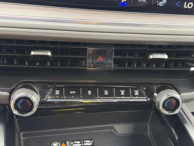 Used 2025 Gray Chevrolet Z71 image 30