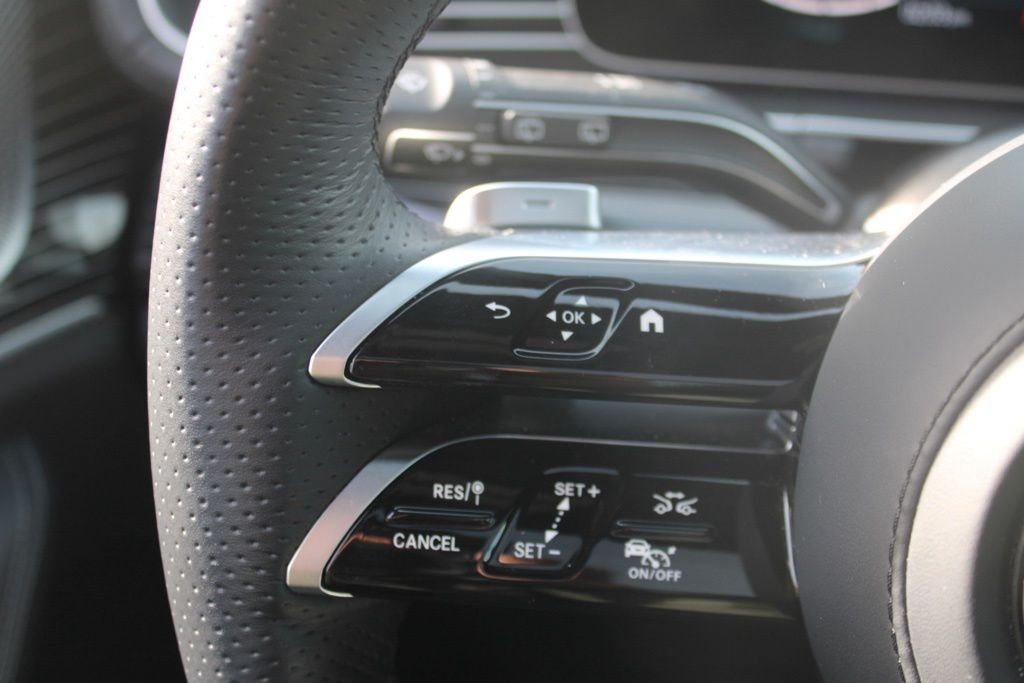 Certified Used 2025  Mercedes-Benz GLS 580 image 18