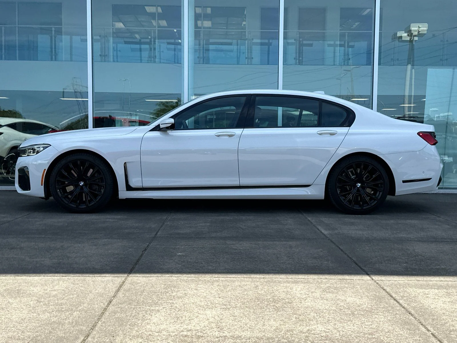 Used 2020 Alpine White BMW 750i xDrive image 6