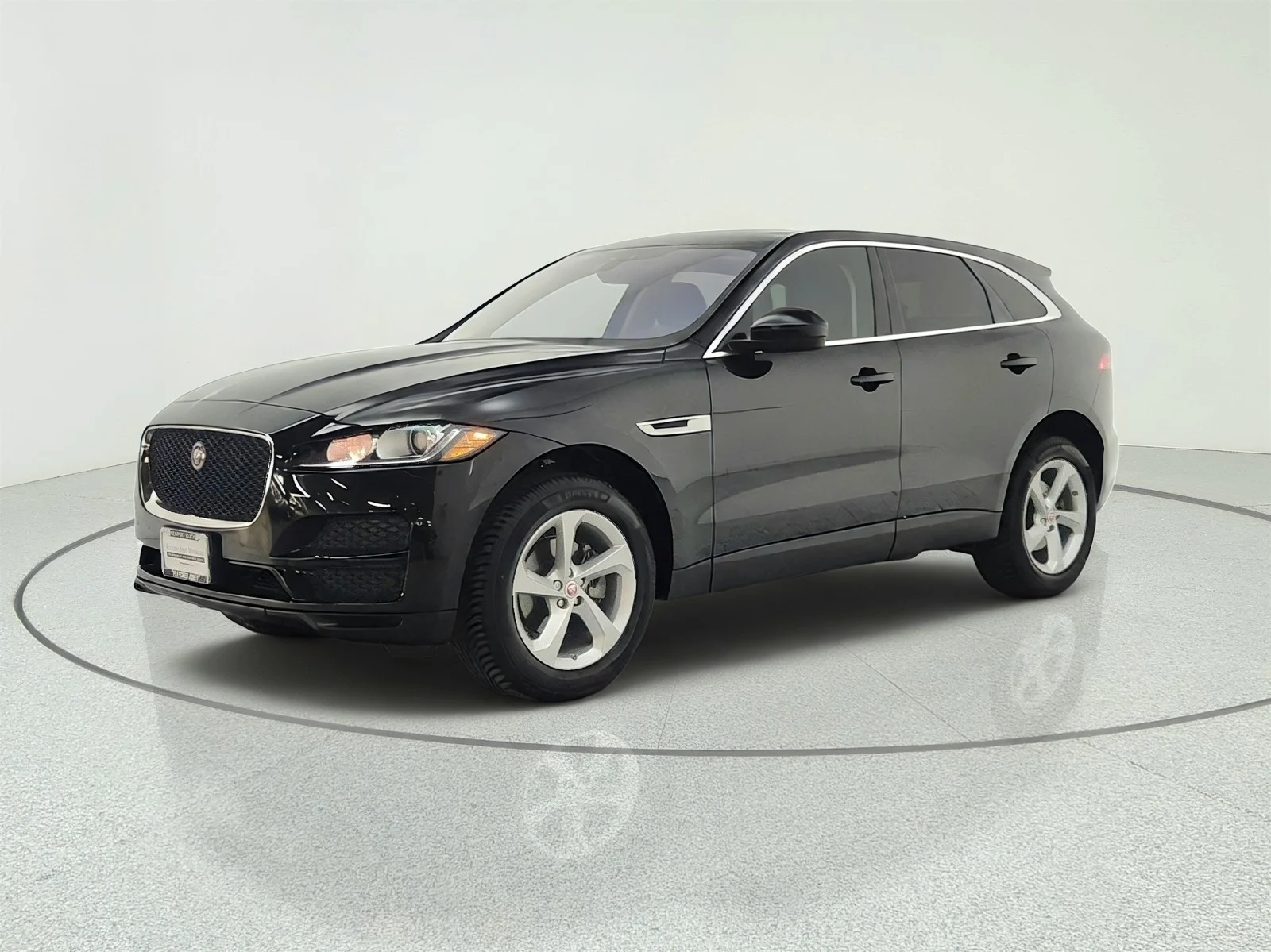 Used 2019 Narvik Black Jaguar 25t Premium AWD image 1