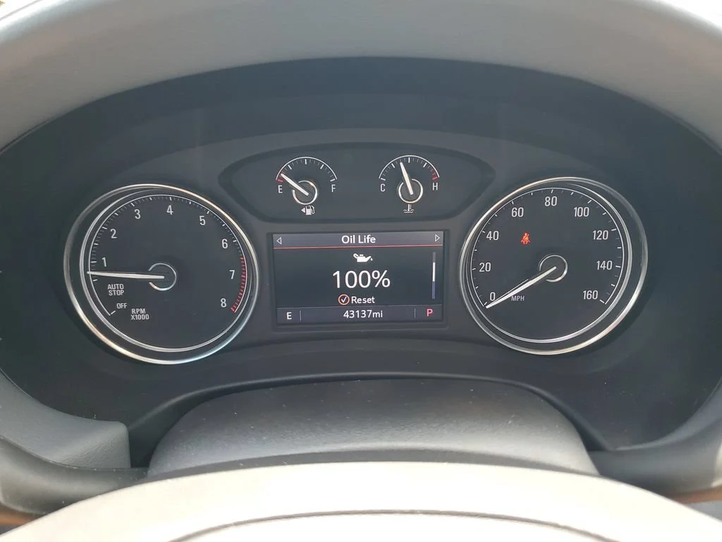Used 2021 (Includes Satin Nickel lower exterior accent color.) Buick Essence image 20