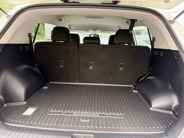 Used 2019 White Kia LX image 28