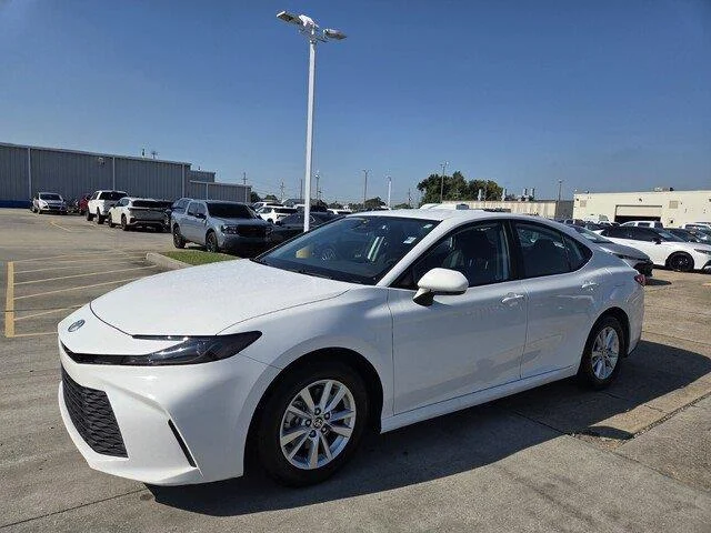 Used 2025 WHITE Toyota LE image 9