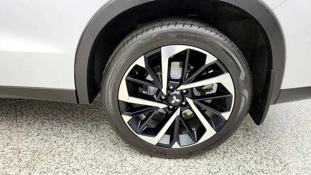 Used 2022 White Diamond Mitsubishi ES S-AWC w/ Convenience Package & 20