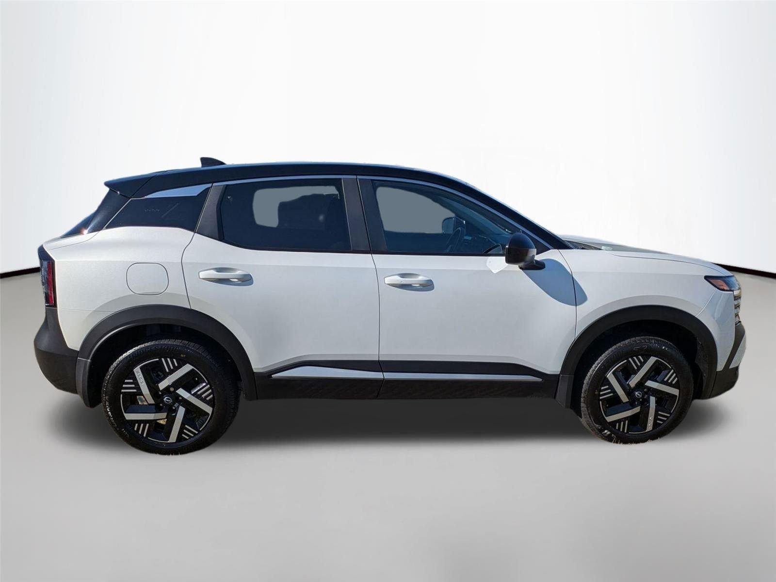 New 2025 Two-tone Aspen White TriCoat / Super Black Nissan SV image 5