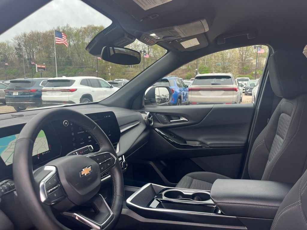 Used 2025 Summit White Chevrolet LT image 18