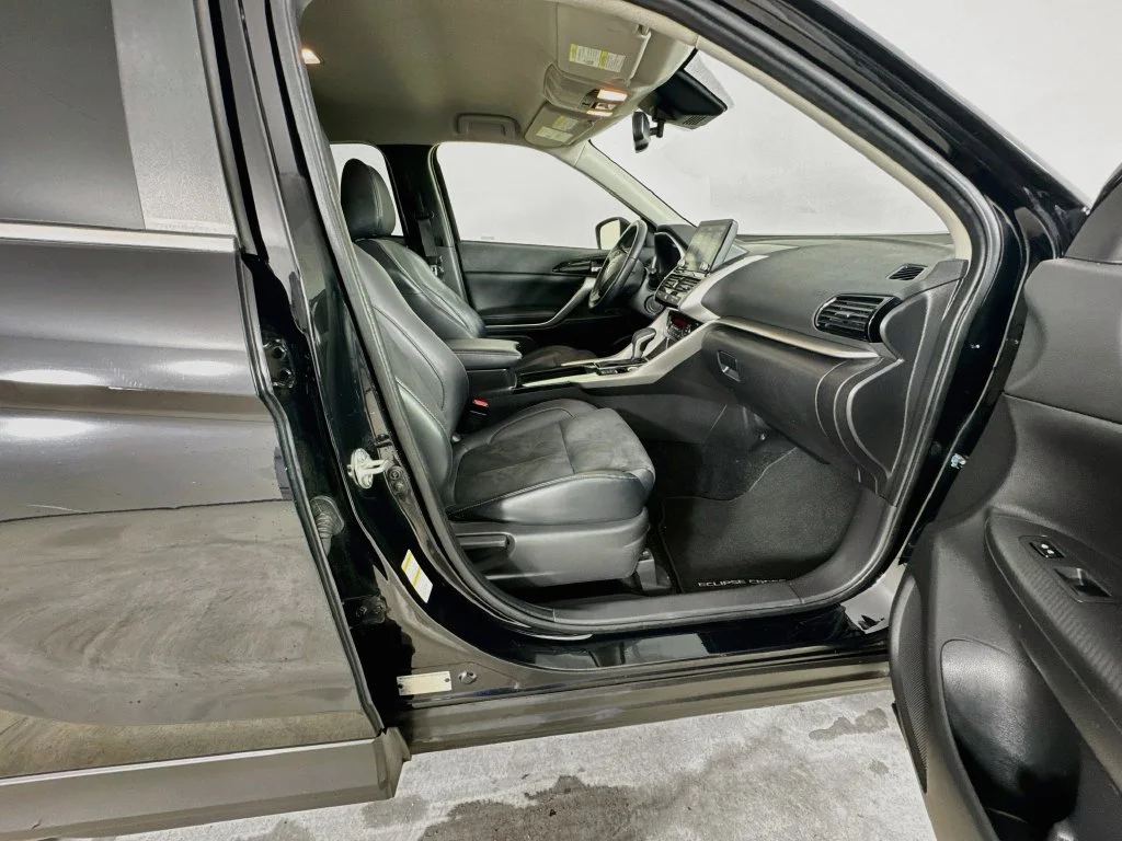 Used 2022 Labrador Black Pearl Mitsubishi SE image 33