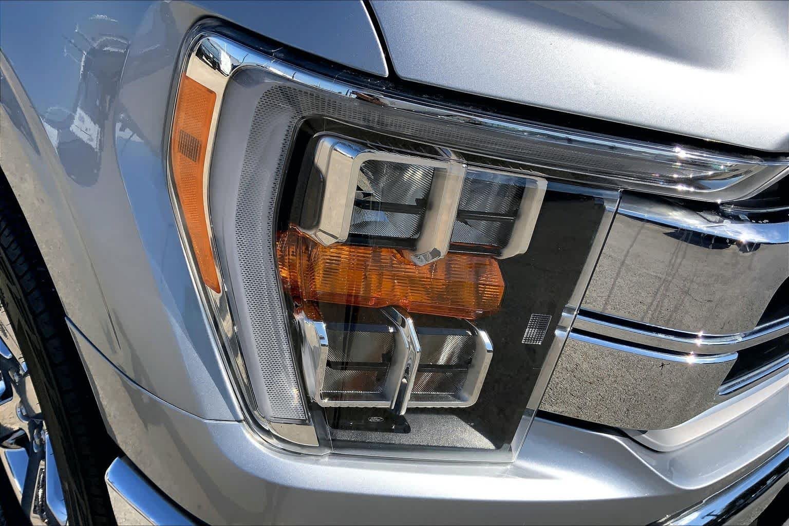 Used 2023 Iconic Silver Metallic Ford LARIAT image 28