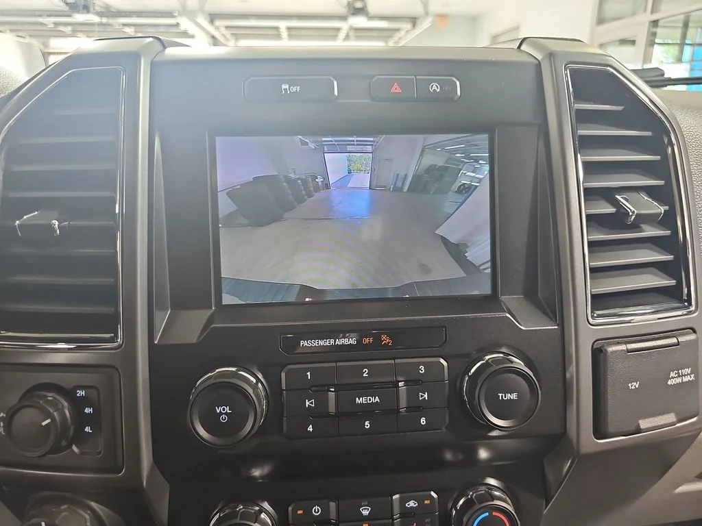 Used 2020 Silver Ford XLT image 27