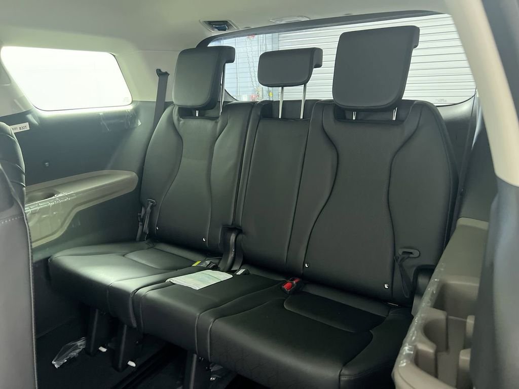 New 2026 Snow White Pearl Kia LXS image 29